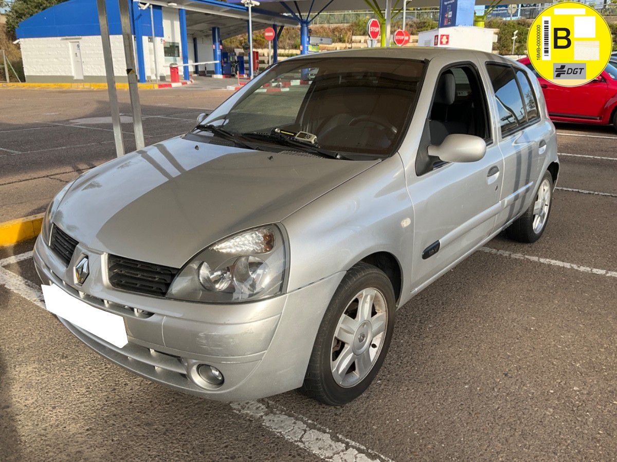 Próximamente: Renault Clio 1.2i 75 CV Campus. Único Propietario. Pocos Kms. Revisiones Selladas.