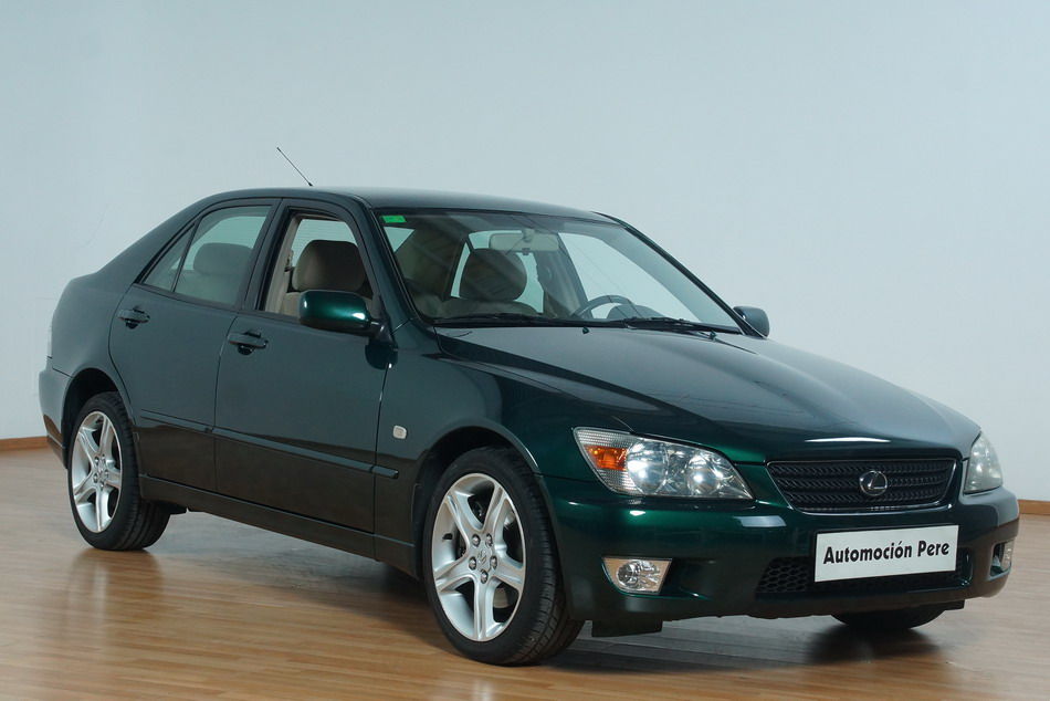 Lexus iS 200