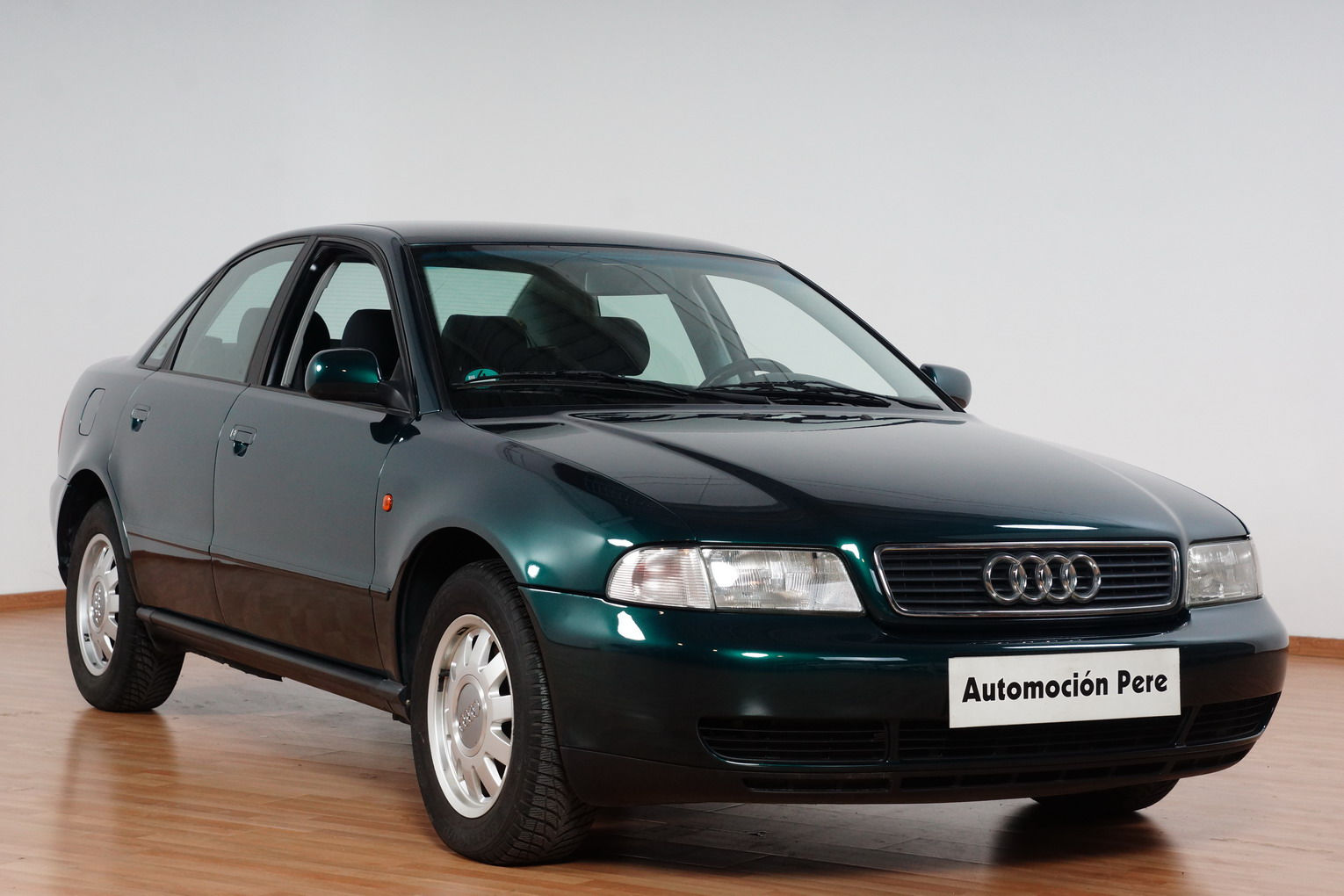 Audi A4 1.8i 125 CV Automático.