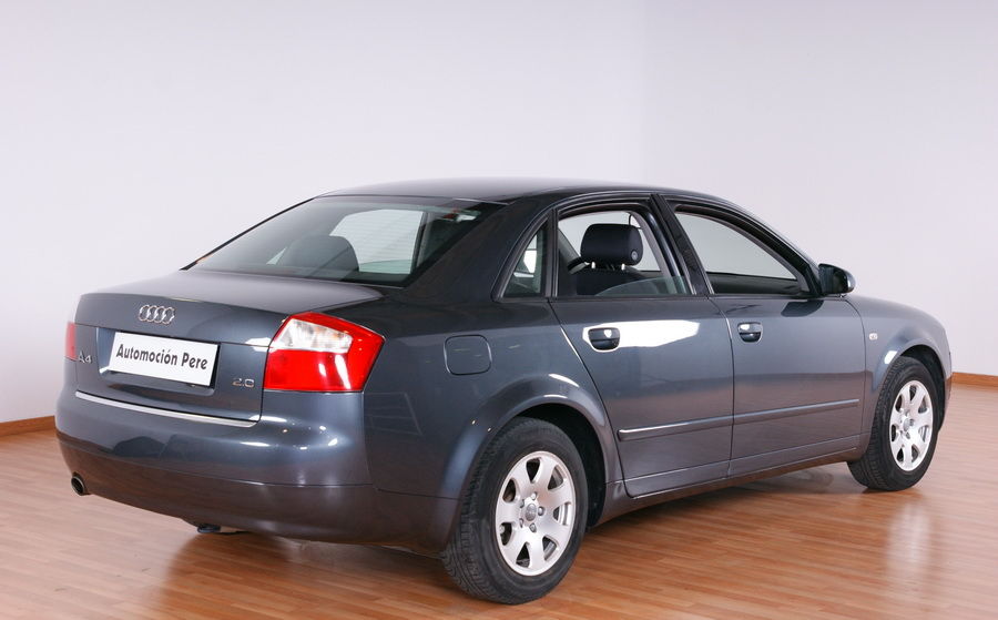 AUDI A4 2.0i