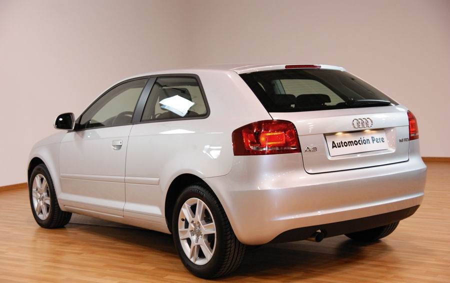 AUDI A3 1.6 TDI 105 CV AMBITION