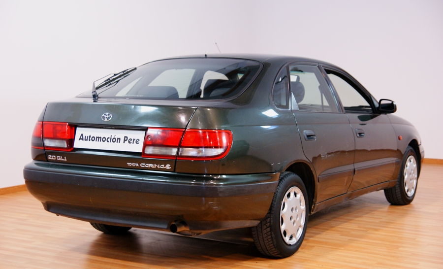 TOYOTA CARINA 2.0i E GLi