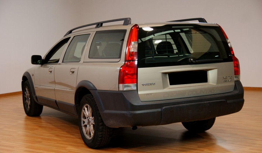 VOLVO XC 70 2.4 D AUT/SEC. MOMENTUM. 163 CV.