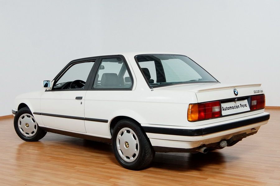 BMW. 318 iS COUPÉ (E30)