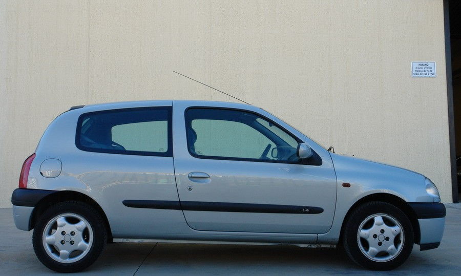 RENAULT CLIO 1.4i 