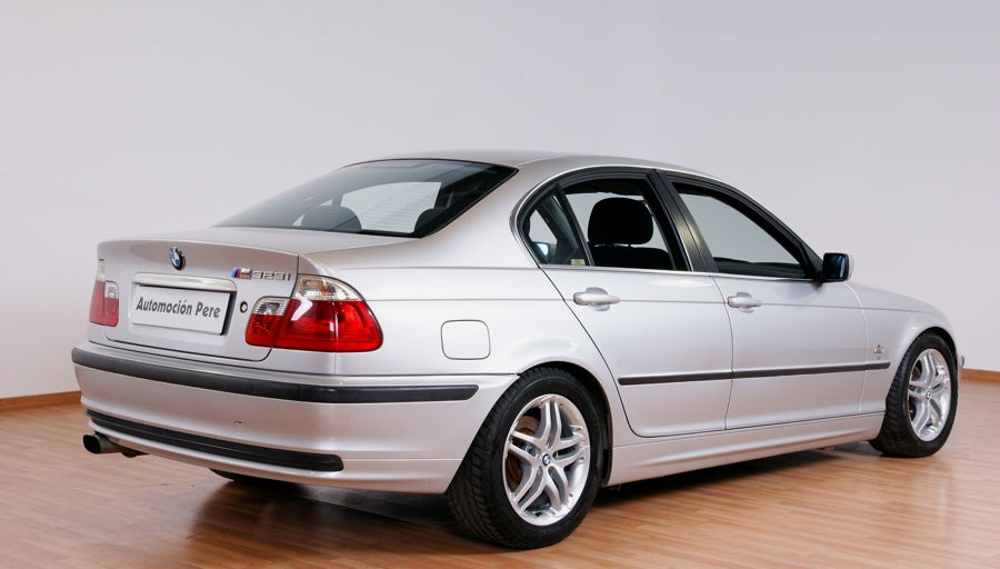 BMW  323i