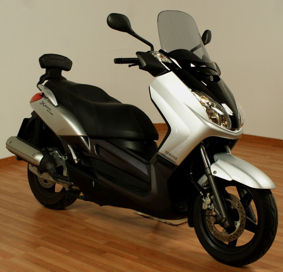 YAMAHA X-MAX 125i 