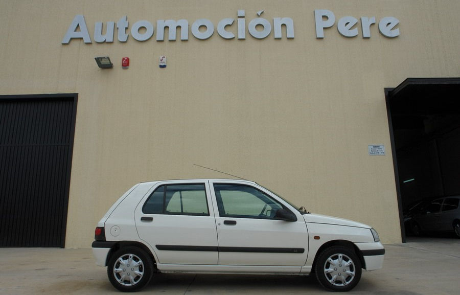 RENAULT CLIO 1.2 60 CV RN, 5 PUERTAS