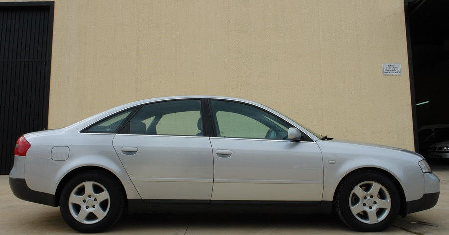 AUDI A6 2.4i V6 165 CV.