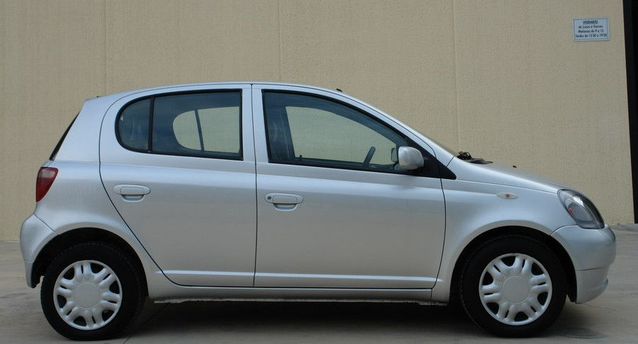 TOYOTA YARIS 1.0i 67 CV