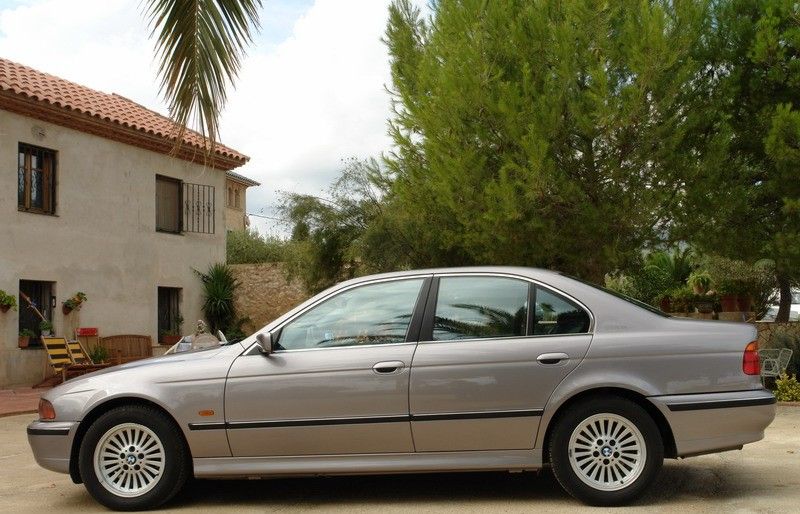 BMW  528i 193 CV, STEPTRONIC.