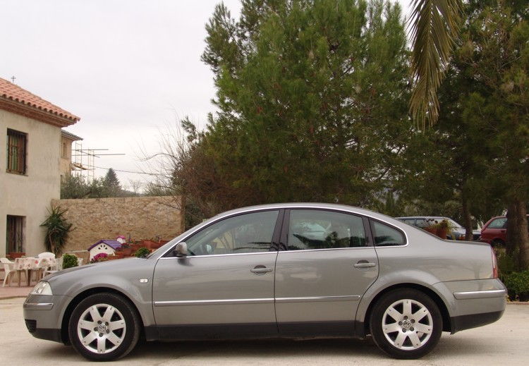 VOLKSWAGEN PASSAT 1.9 TDI 130 CV, 6 VEL, HIGHLINE.