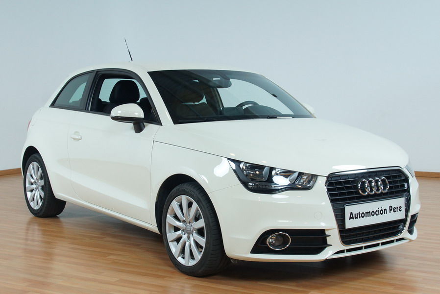 AUDI A1 1.6 TDi 105 CV AMBITION