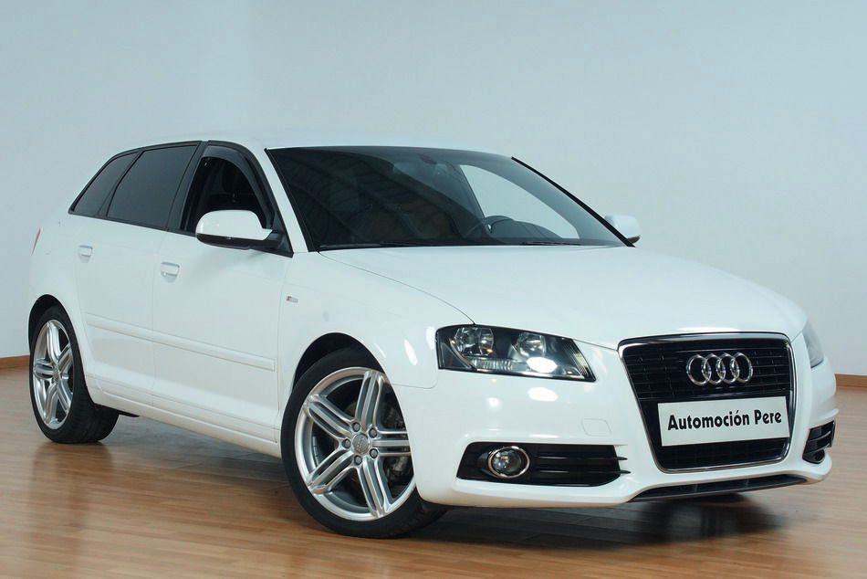 AUDI A3 2.0 TDi 140 CV 6 VEL. S-LINE.