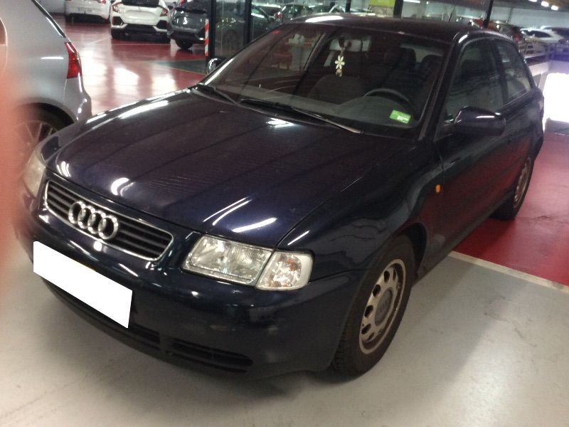 Próximamente: Audi A3 1.8i 125 CV Ambiente. Pocos Kms. Revisiones Selladas.