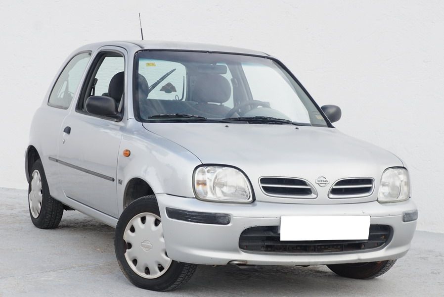 Nissan Micra 1.0i Económico.