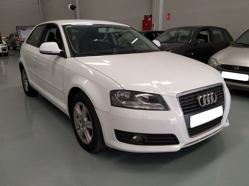 Audi A3 1.6 TDi 105 CV Attraction. Pocos Kms. Revisiones Selladas.