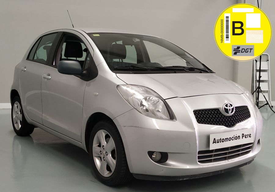 Nueva Recepción: Toyota Yaris 1.3 VVT-i Sol Automático/Sec. Pocos Kms. Revisiones Selladas. Garantía 12 Meses.