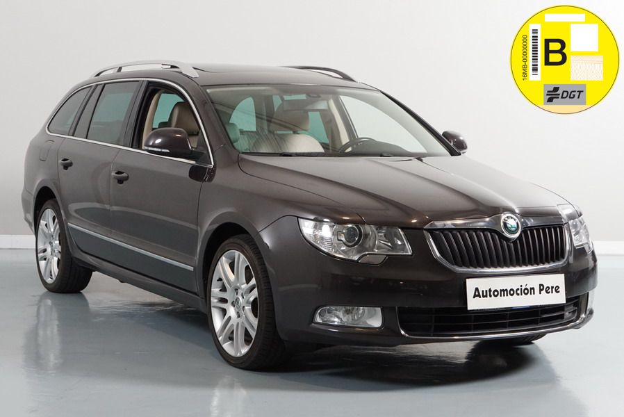 Skoda Superb 2.0 TDi Elegance. Pocos Kms, Libro de Mantenimiento Digital, Muy Equipado.