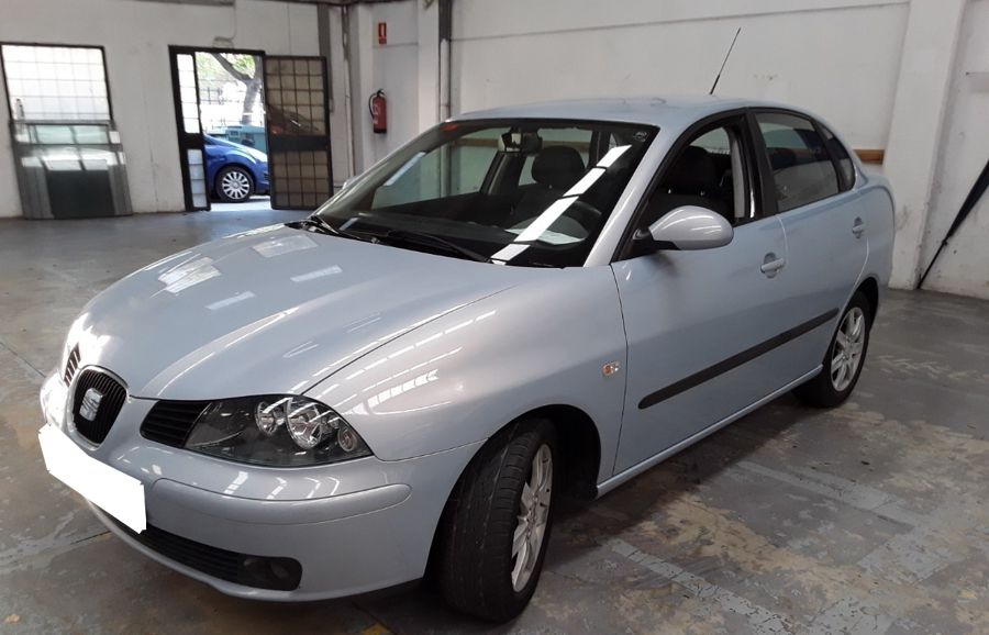 SEAT Ibiza 1.9 TDI 100 CV color gris de segunda mano