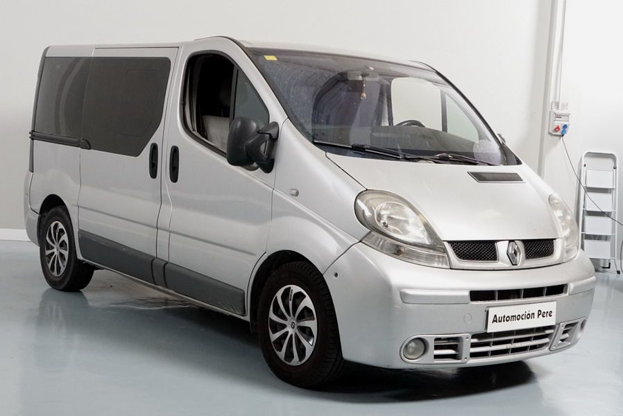 Renault Trafic 2.5 dCi Automático/Sec. 7 Plazas. Camper. Muy Buen Estado.