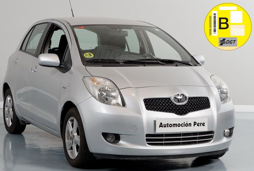 Toyota Yaris 1.4 D-4D Sol. Único Propietario. Revisiones Selladas. Pocos Kms. Garantía 12 Meses.