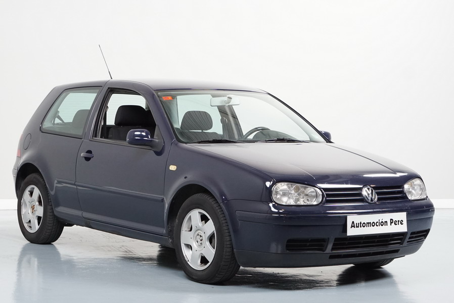 Volkswagen Golf IV 1.6i Highline 100CV. Única Propietaria. Pocos Kms. Revisiones Selladas!