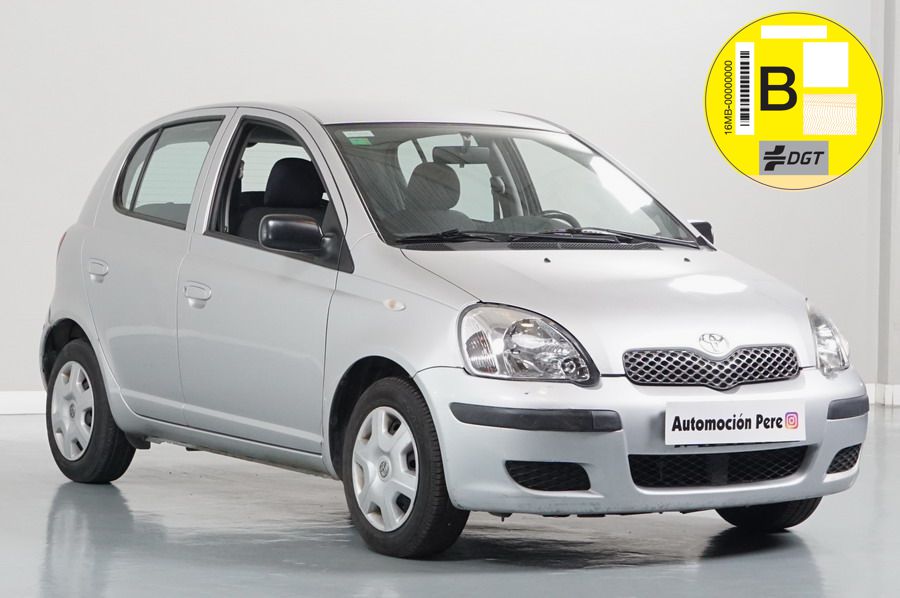 Nueva Recepción: Toyota Yaris 1.0 VVT-i Luna. Única Propietaria. Pocos Kms. Revisiones Selladas.