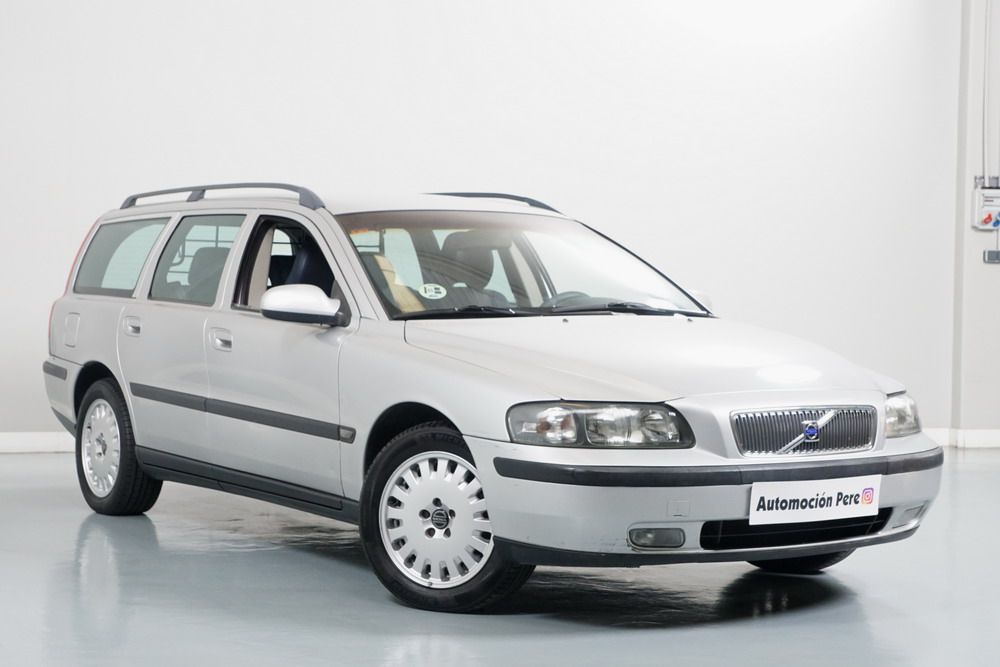 Volvo V70 2.4i 16V 140 CV. Único Propietario. Revisiones Selladas.