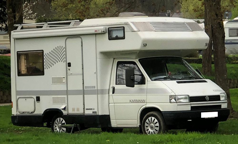Disponible: Autocaravana Volkswagen T4 Original Karmann. Impecable. Único Propietario. 4 Plazas.
